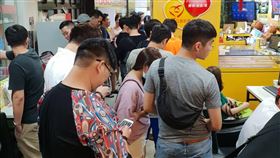 ▲投注站好久不見的排隊湧現。（圖／旺的好施公投注站提供）