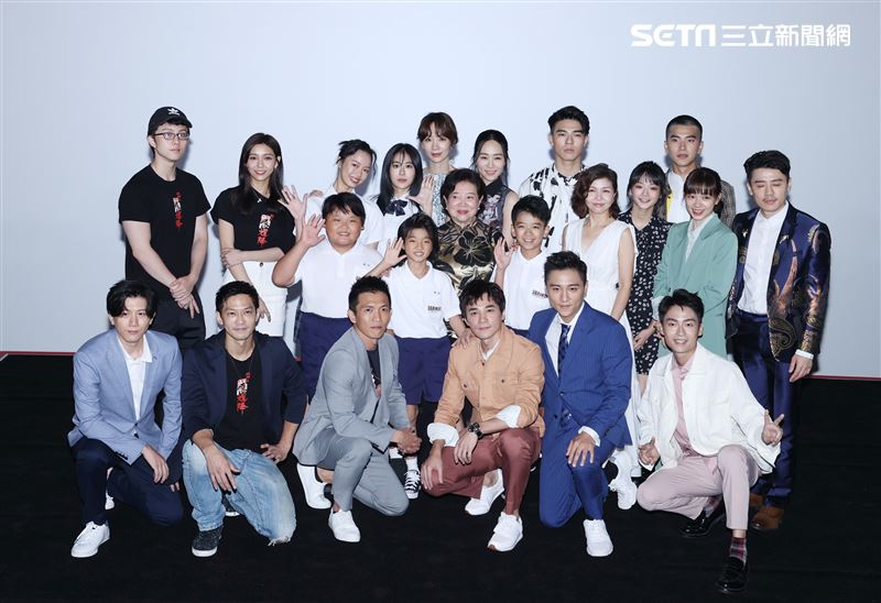 「國片一起起飛」全體演員大合照。（記者邱榮吉/攝影）