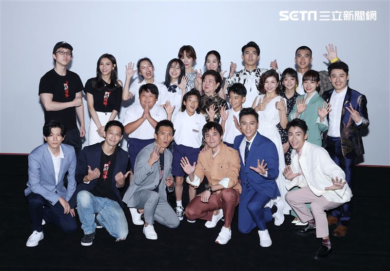 「國片一起起飛」全體演員大合照。（記者邱榮吉/攝影）