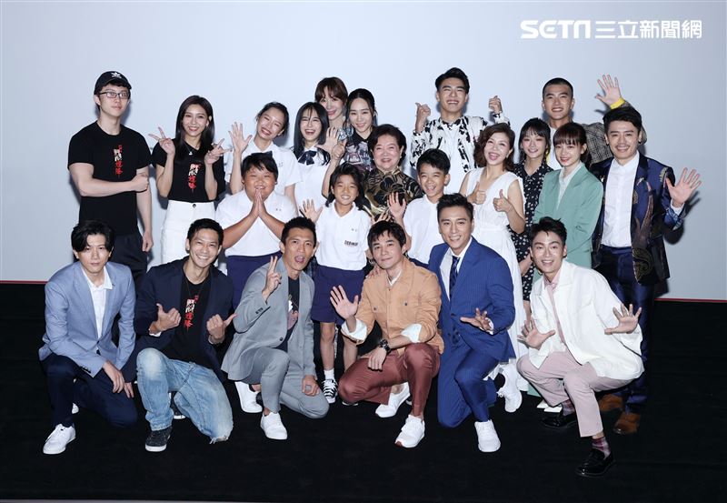 「國片一起起飛」全體演員大合照。（記者邱榮吉/攝影）