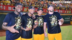 ▲中信兄弟奪得上半季冠軍，先發投手德保拉、米蘭達、黃恩賜、萊福力。（圖／記者王怡翔攝影）