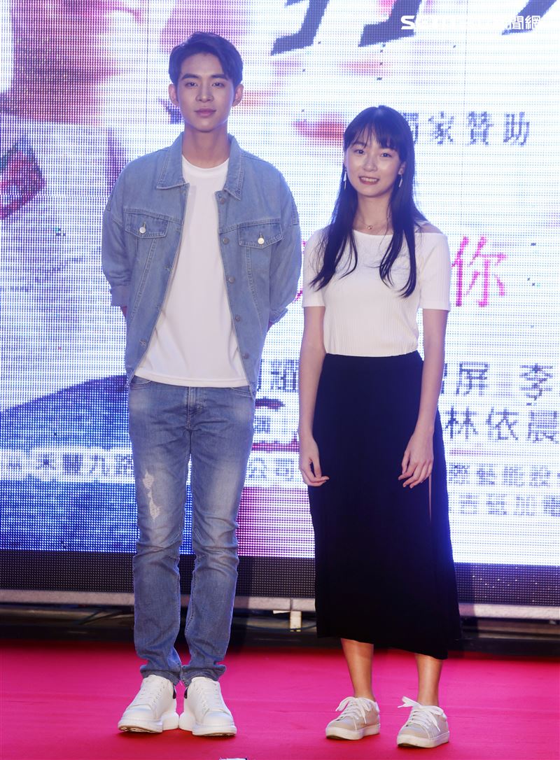 「打噴嚏」演員蘇品杰、王子涵。（記者邱榮吉/攝影）