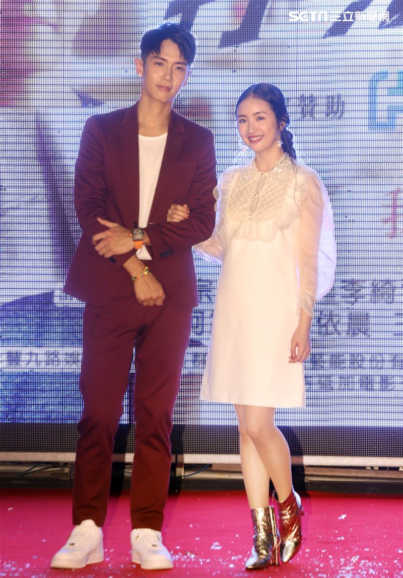 「打噴嚏」演員柯震東、林依晨。（記者邱榮吉/攝影）