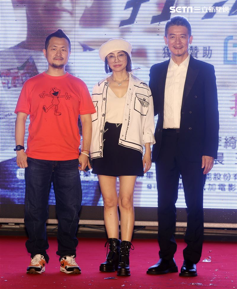 「打噴嚏」出品人柯耀宗、監製柴智屏、編劇暨監製九把刀。（記者邱榮吉/攝影