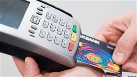 刷卡。（圖／取自Pixabay）
