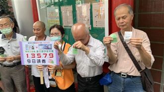 台北伯4點就排隊　郵局三倍券今開賣