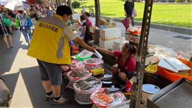 雙連攤商整併爭議　市場處：盼藉整頓達3贏台北捷運雙連站旁的線型公園改造工程將啟動，雙連攤商自治會則盼分段施工，台北市市場處14日說明，北市府基於兼顧消防安全、環境整潔及地方發展下，輔導攤販現場營業，並非消滅現場攤販，盼藉這次攤販整頓精進，達成民眾、環境及攤販的3贏局面。（台北市市場處提供）中央社記者黃麗芸傳真　109年7月14日