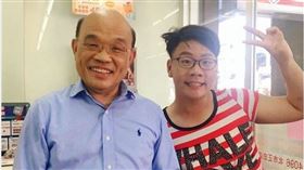 Youtuber阿翰拍片購買三倍券巧遇行政院長蘇貞昌。（圖／翻攝Youtuber阿翰IG）