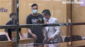 ▲張宗憲因持有大麻電子菸被移送地檢署，訊後（圖／記者楊佩琪攝）