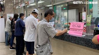 郵局十分鐘領完三倍券　民眾樂：超快
