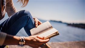 女子，閱讀。（圖／翻攝自Pixabay）