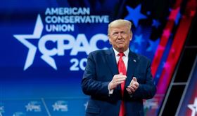 川普臉書、蔡英文臉書