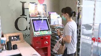 開放領券首日　民眾跑錯棚、忘帶證件