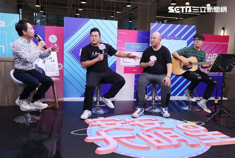 草爺安安大明星。（記者邱榮吉/攝影）