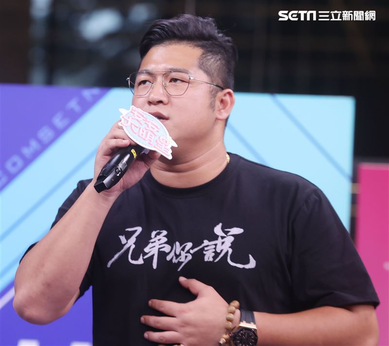 草爺安安大明星。（記者邱榮吉/攝影）