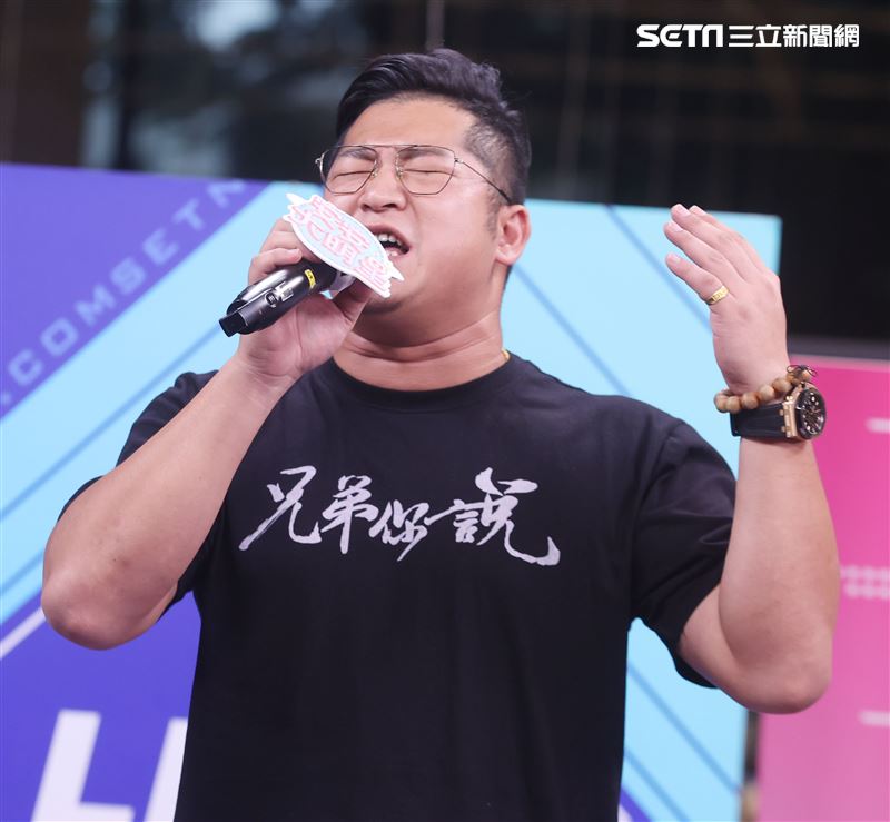 草爺安安大明星。（記者邱榮吉/攝影）