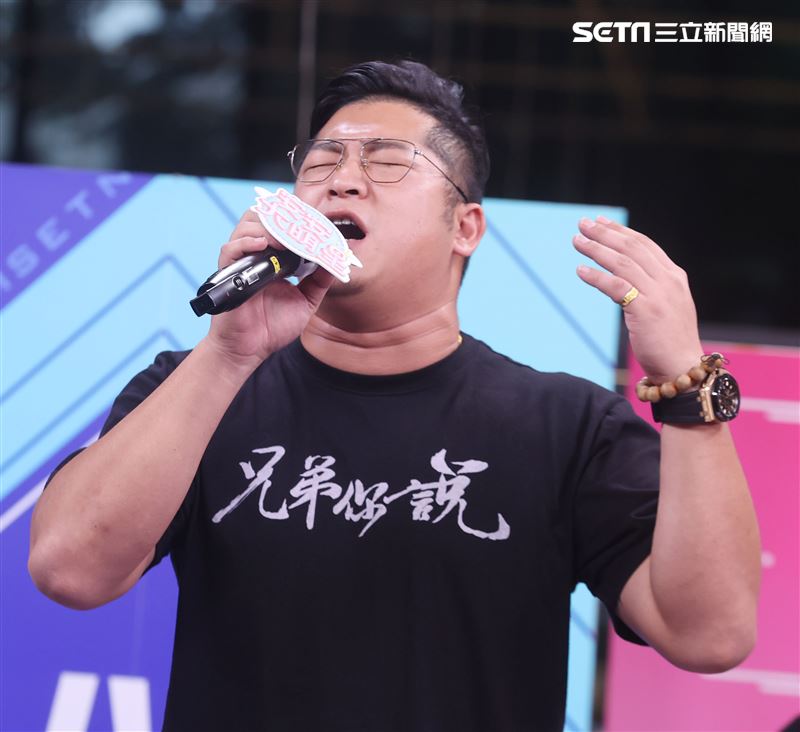 草爺安安大明星。（記者邱榮吉/攝影）