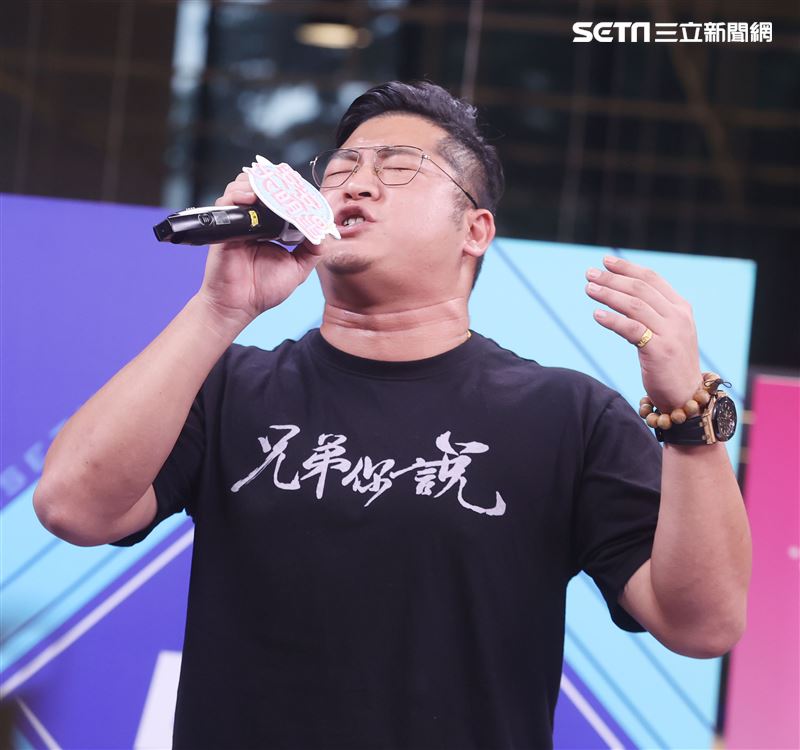 草爺安安大明星。（記者邱榮吉/攝影）