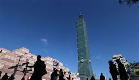 武漢肺炎疫情衝擊全球經濟，台灣因防疫得宜，國際局勢動盪之下，仍保有投資動能，2020年投資率有望達23.44%，創10年新高。（中央社檔案照片）