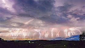 ▲大自然的聲光秀。（圖／截取自IG）