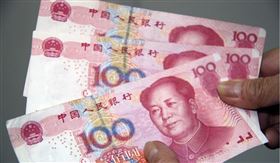 人民幣利率沒看頭，法人、散戶紛紛變心，6月國銀人民幣存款餘額為2411.73億元人民幣，創下2014年2月以來、近6年半新低紀錄。（中央社檔案照片）