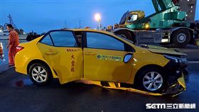 計程車墜海（圖／翻攝畫面）