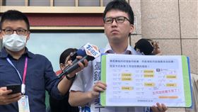 台鐵產業工會理事長王傑控訴台鐵積欠加班費。（圖／記者陳宜加攝影）