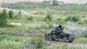拖式飛彈車發射TOW飛彈。（記者邱榮吉/攝影）