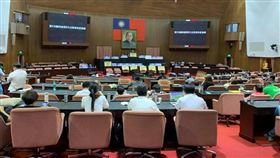 民進黨立委已在立法院議場集結。（圖／翻攝自羅致政臉書）