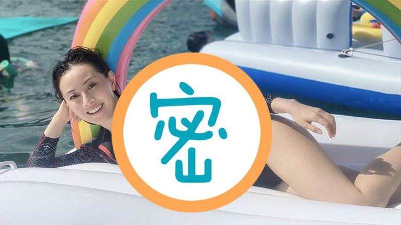 巨波港姐撩人側躺開深V　兩粒快掉出