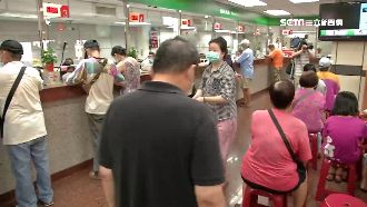 11個窗口應戰領券　郵局系統沒當機