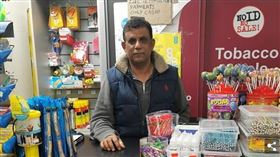 狂！退伍兵老闆「番茄醬」打爆持刀匪
英國,雜貨店,搶匪,番茄醬,Abdullah Saleh,葉門,軍人
翻攝自《每日郵報》