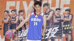  《違反校規的跳投》 記者林聖凱攝影