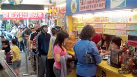 ▲全台各地投注站已經出現購買威力彩排隊人潮。（圖／匯星彩券行提供）