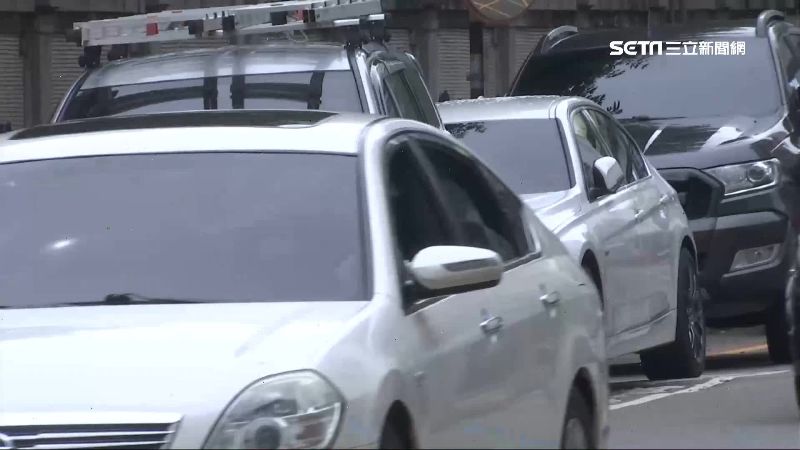 台駕駛愛貼隔熱紙　日人嚇：黑道才貼