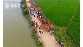 江西永修縣三角鄉僅存的一塊田地也開始滲水。（圖／翻攝自看看新聞）