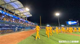 中信兄弟擊敗富邦悍將。（圖／記者王怡翔攝影）