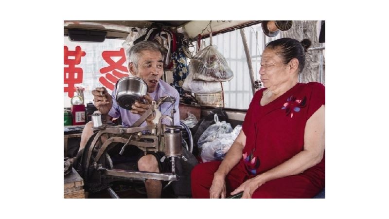 看你吃就幸福…殘疾妻幫夫送餐20年
