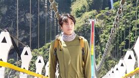 唐振剛身為八大綜合台「世界第一等」主持人。圖／八大提供