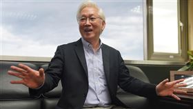 吳政忠：未來4年將跨部會推動精準健康戰略產業科技部長吳政忠16日接受中央社專訪表示，未來4年將推動跨部會共同打造「精準健康戰略產業」，期許5年內助攻生技新藥產值從新台幣6000億元邁向兆元大關。中央社記者徐肇昌攝　109年7月16日