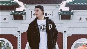 鄭志龍,鄭騏寬(圖／翻攝自臉書)