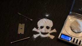 毒品，吸毒，毒癮，酒癮，喝酒，酗酒（圖／翻攝自pixabay）