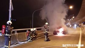 台中「瑞典戰車」火燒車／翻攝畫面