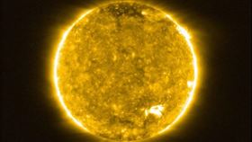 歐洲太空總署的科學家16日表示，他們拍下有史以來最接近太陽的照片，這是研究對地球可能有深遠影響的太陽風和閃焰的泛歐任務一部分。（圖取自facebook.com/EuropeanSpaceAgency）