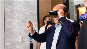 行政院長蘇貞昌17日參訪台灣微軟公司。（圖／行政院提供）