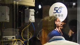 5G數位科技實證場域開張　中華電信成後援「5G數位科技實證場域與應用展示平台」14日在digiBlock Taipei台北數位產業園區開幕，由中華電信布建5G系統基礎環境，提供產業強力後援，未來將與新創科技產業共同打造一站式協作基地。中央社記者林俊耀攝　109年7月14日