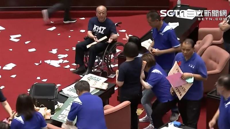 吳斯懷怒砸水球炸腳…5秒超糗畫面曝