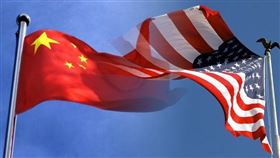 「紐約時報」引述消息報導，美國政府考慮全面禁止中共黨員及其家屬赴美旅行。中國官媒刊文說，若真的如此做，等於選擇斷交，甚至更惡劣。（中央社檔案照片）國旗