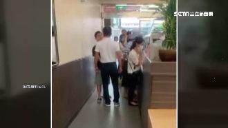 不滿被插隊　男怒出手「掐脖+掌摑」