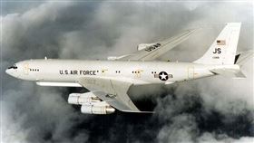 據中國方面監測，13日、15日抵近廣東偵察的美軍E-8C指揮機，17日再度接近廣東外海的南海上空，這是E-8C在5天內第3次近距離飛抵中國外海。（圖取自維基共享資源網頁，版權屬公有領域）